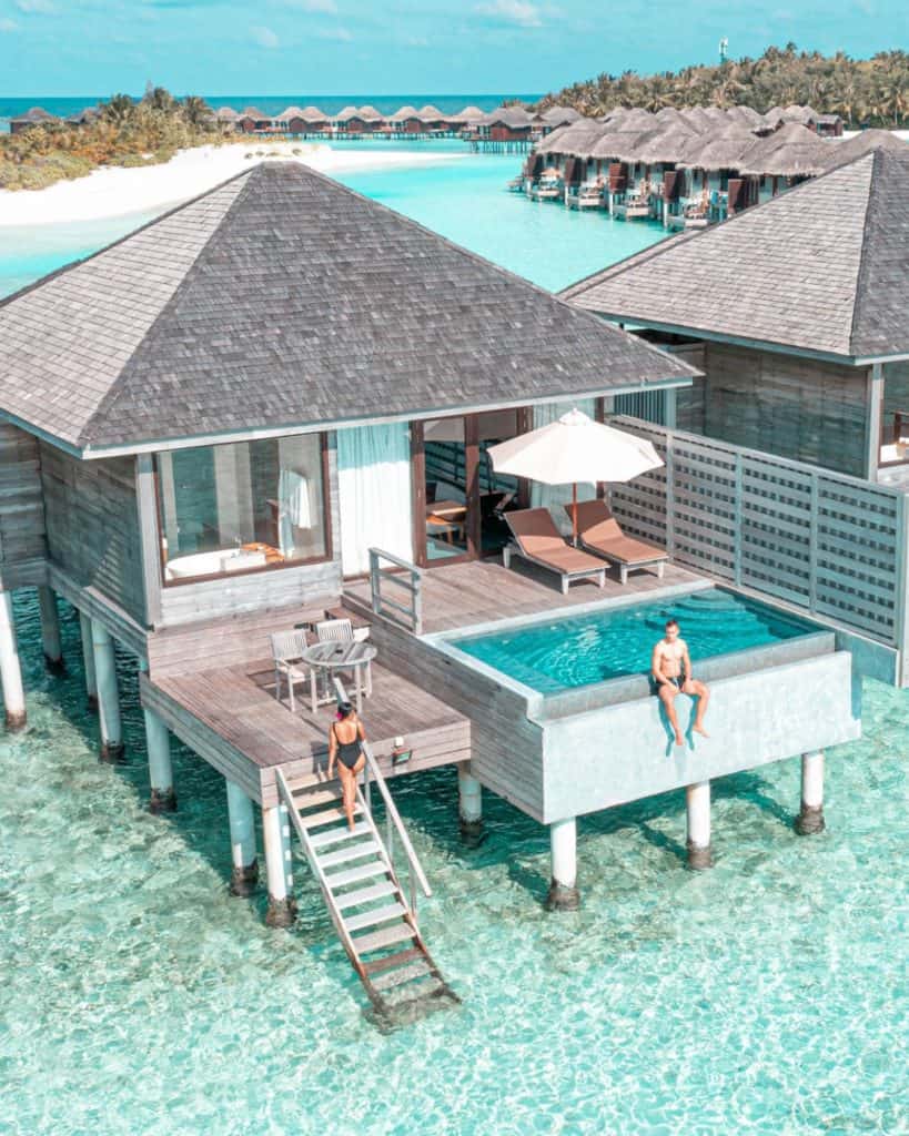 Anantara-Veli-Maldives-Resort-Over-Water-Villa-Couple